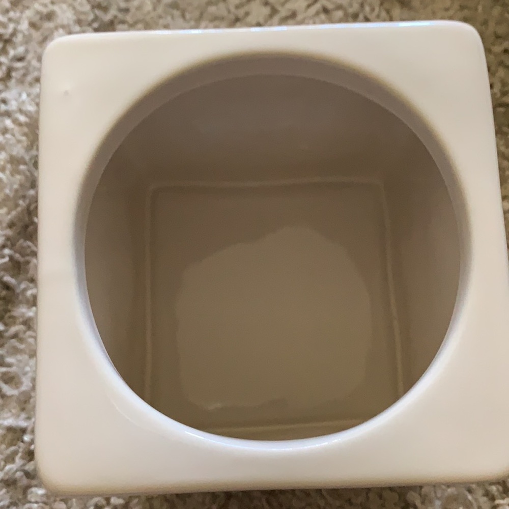 New Rae Dunn NUTS container - Picture 2 of 5